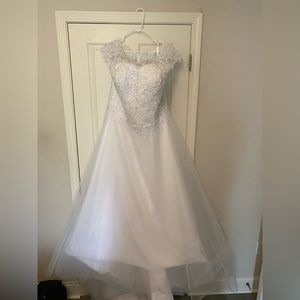 Wedding Dress Never worn, smoke free and animal free home. 18W/20W.